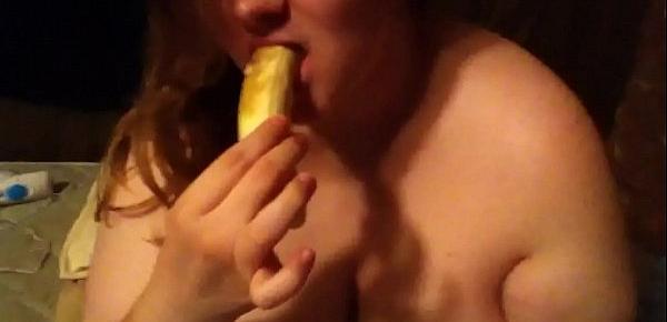  Fucking my pussy with a banana